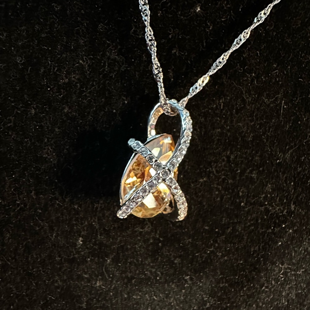 Elegant Silver Pendant Necklace swarovski love knot - Picture 2 of 2